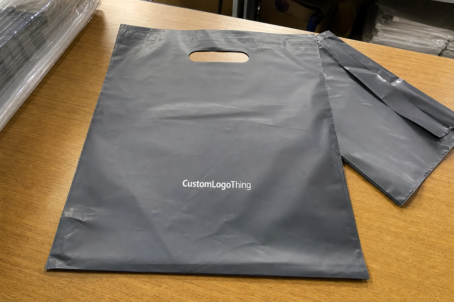 Buy Garment Poly Bags for Campus Bookstores: MOQ Planning