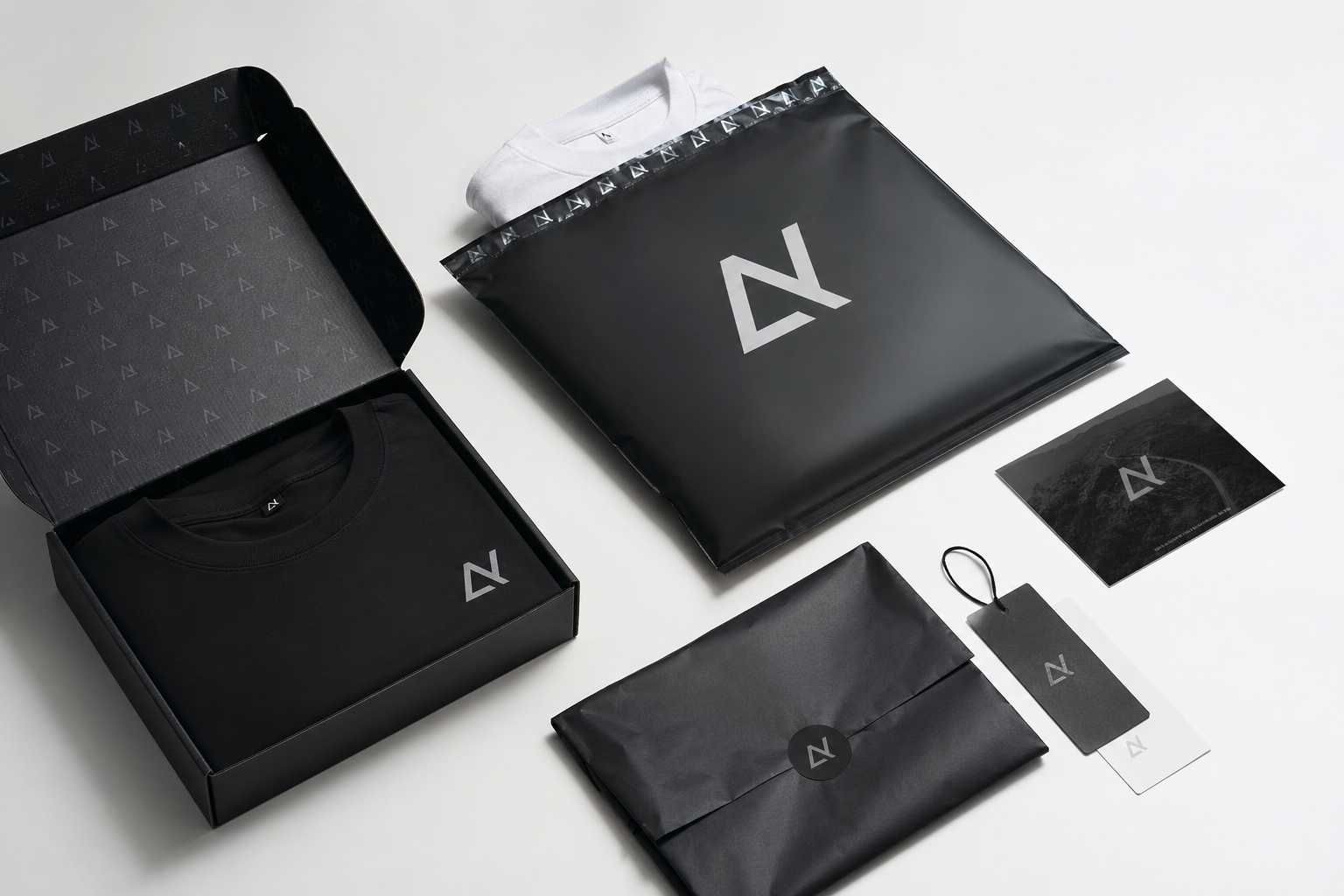 Custom logo mailing bags for apparel that buyers remember