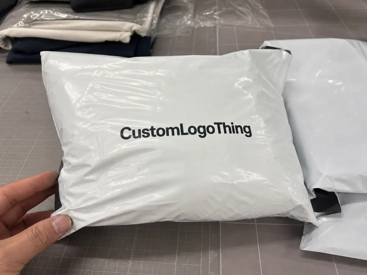 Choose Poly Mailer Bags Material Options for Apparel Buyers