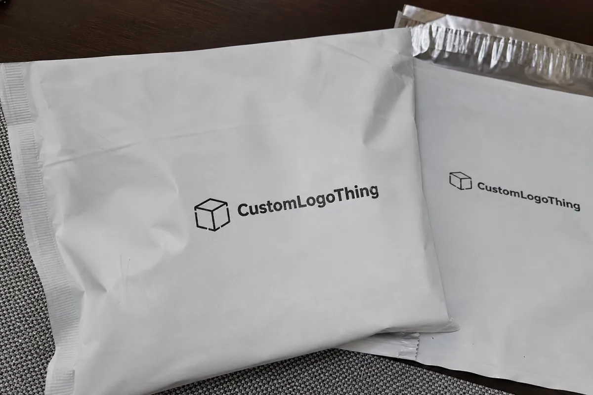 Pet Treat Brands: Waterproof Apparel Mailer Material Choice