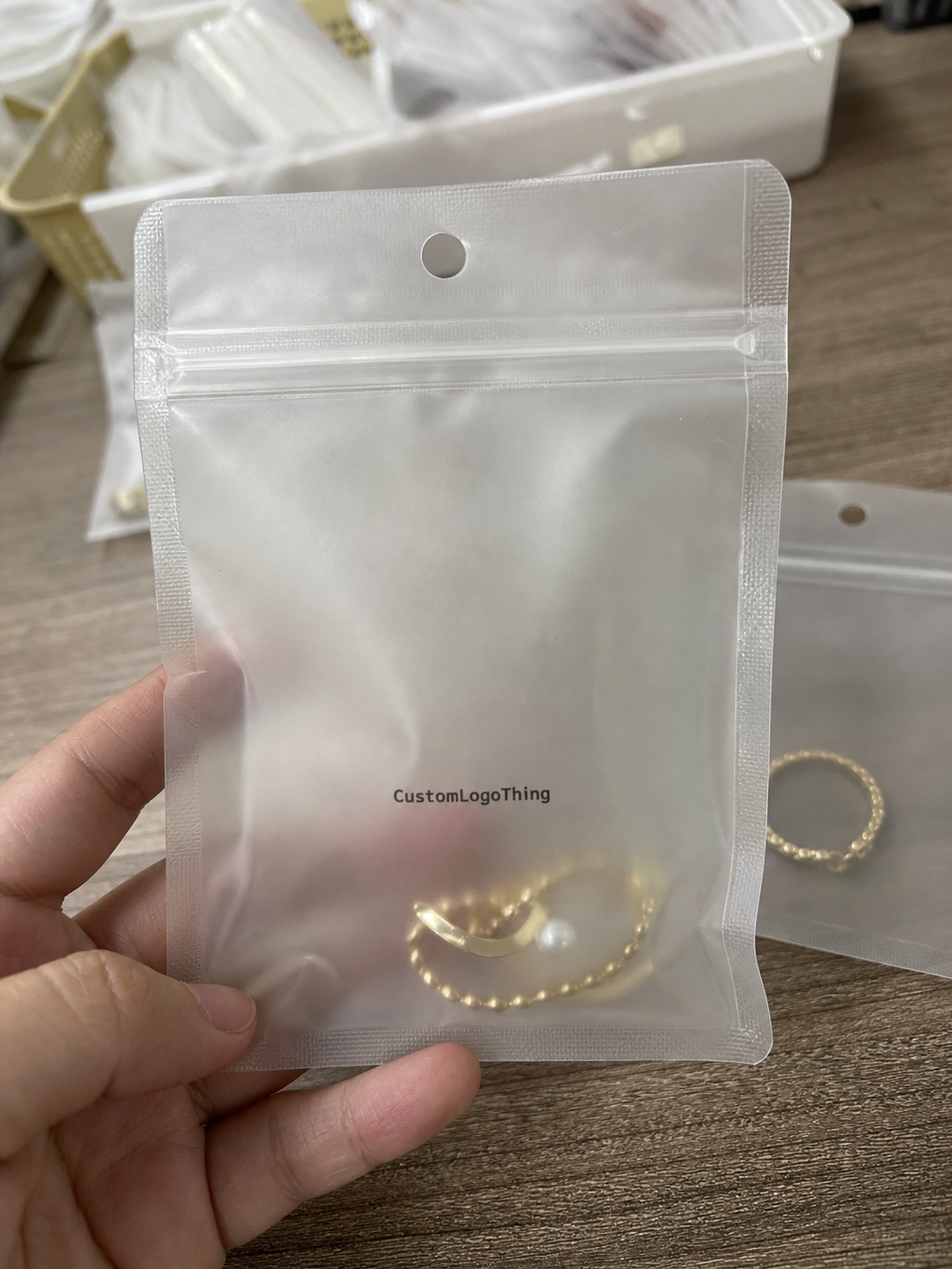 Frosted Zipper Bags MOQ for Boutique Brands: Buy Smarter