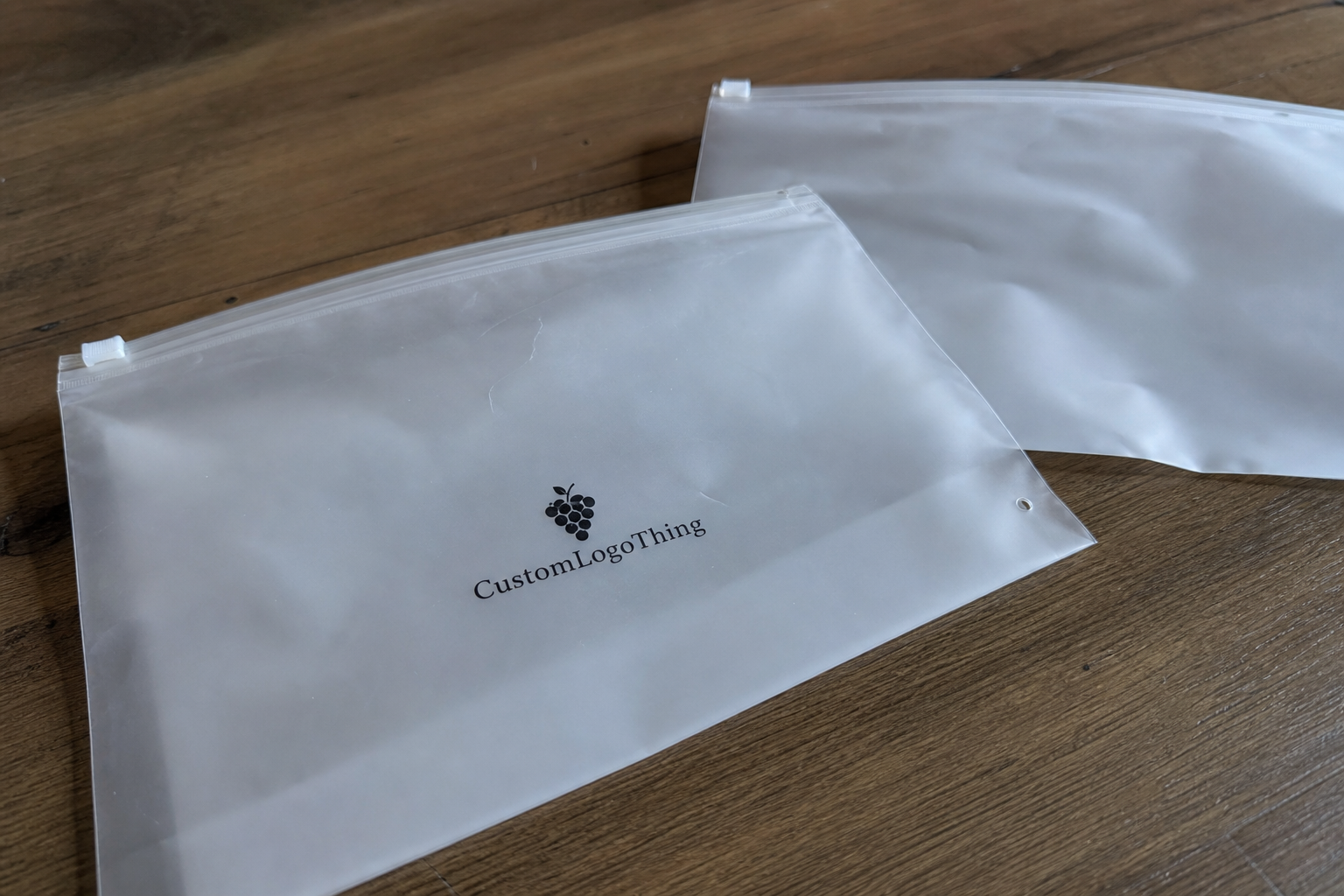 Frosted Zipper Bags: Low MOQ Order for Wine Clubs Wholesale