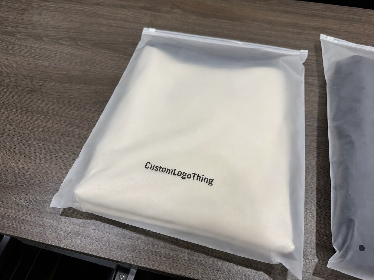 Apparel Frosted Zipper Bags Unit Cost Review for Buyers