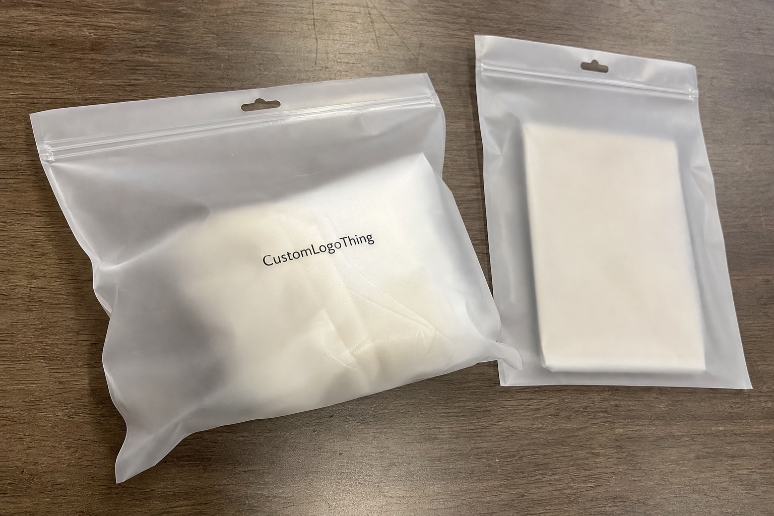 Frosted Zipper Poly Bags for Gift Shops: MOQ Planning