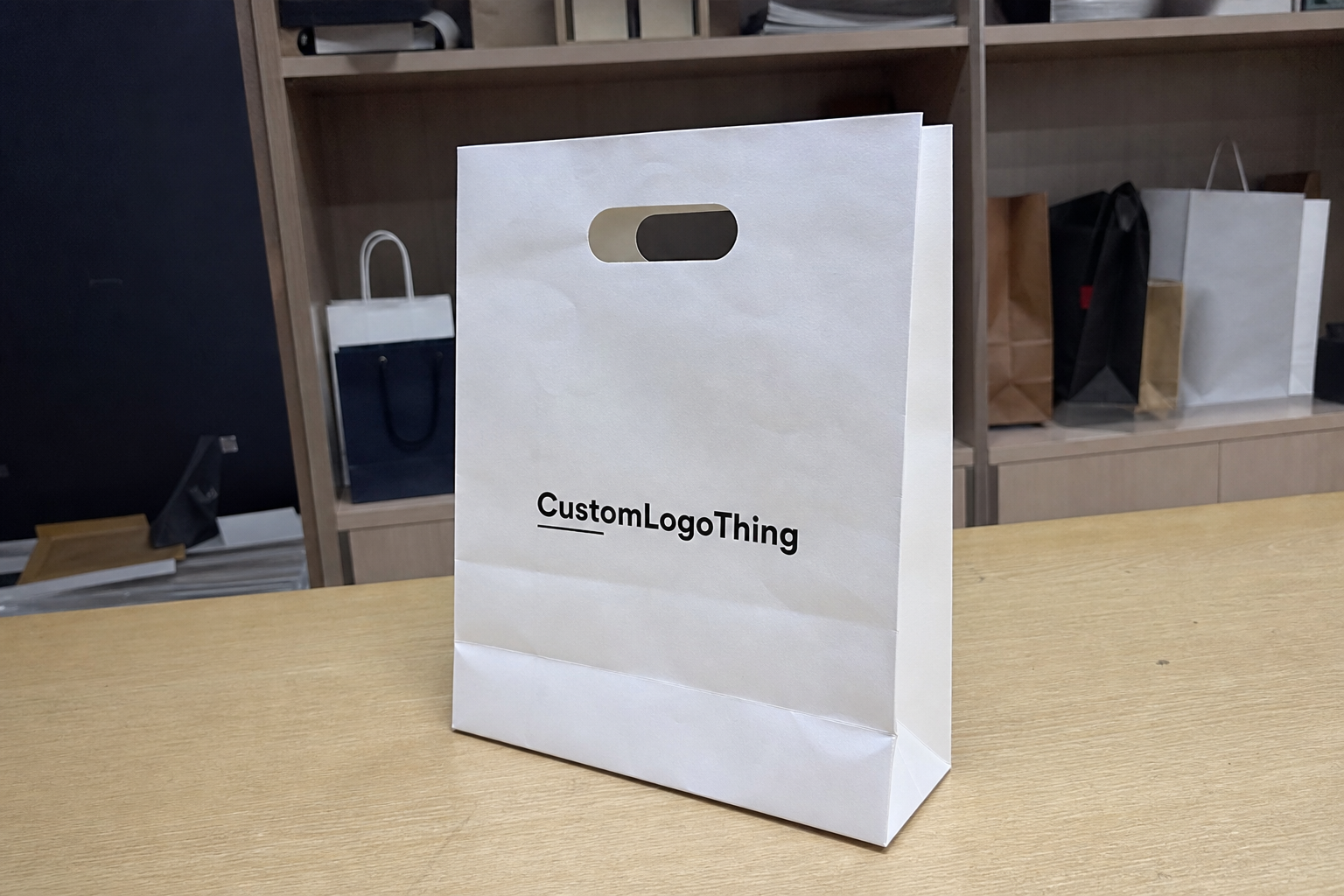 Die Cut Handle Bags for Campus Bookstores: MOQ Planning