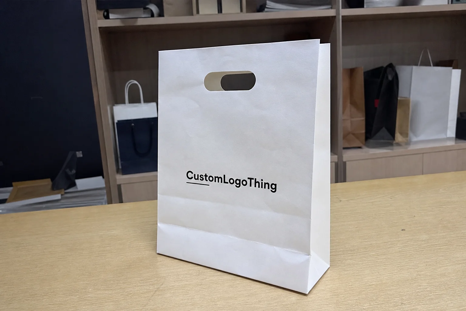 Die Cut Handle Bags for Startup Brands: MOQ Planning