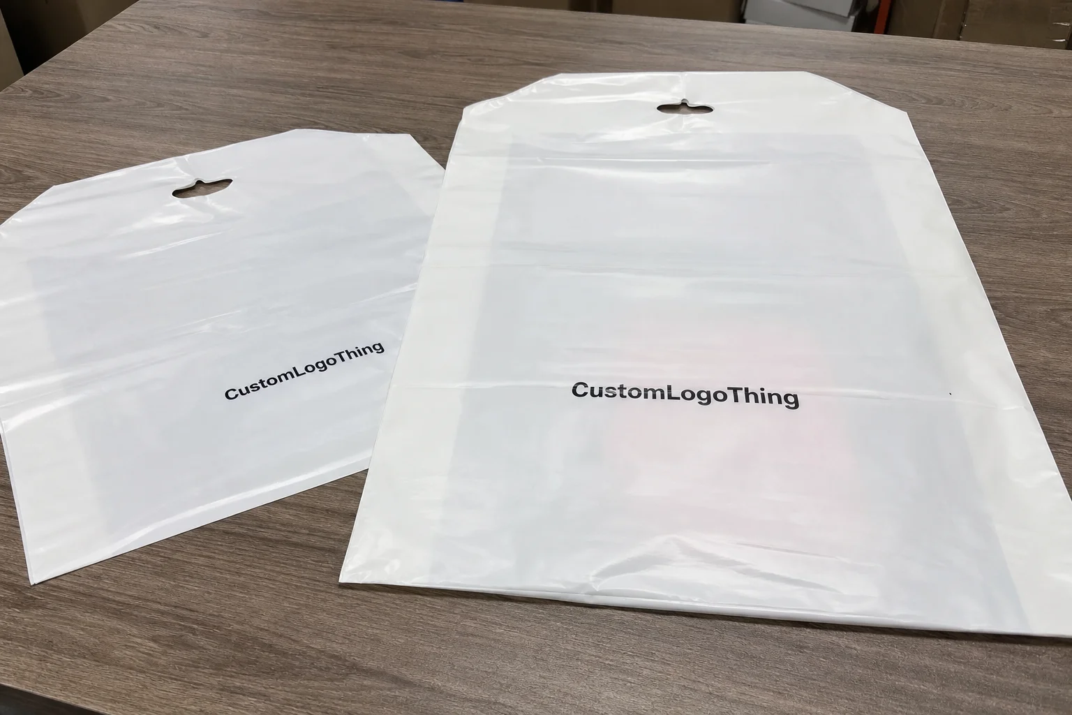 Custom Plastic Garment Bags Unit Cost for Boutique Buyers