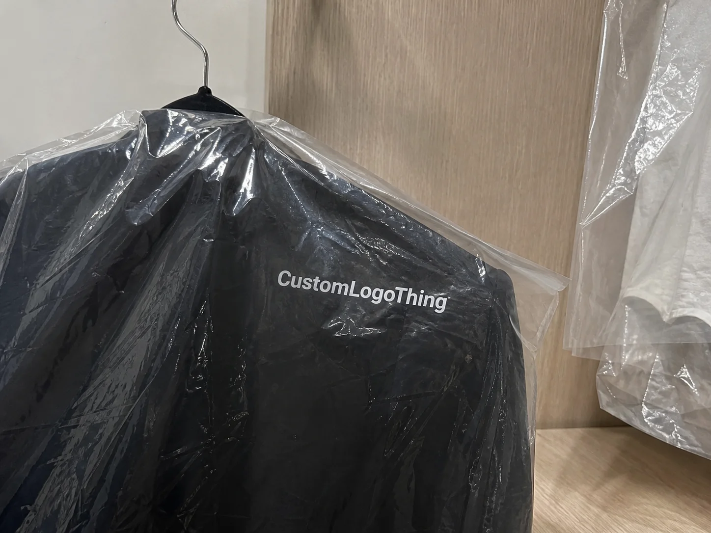 How to Buy Custom Plastic Garment Bags for Cosmetics